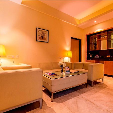 รามาดา บาย วินด์แฮม นีมรานา Hotel ภายนอก รูปภาพ
