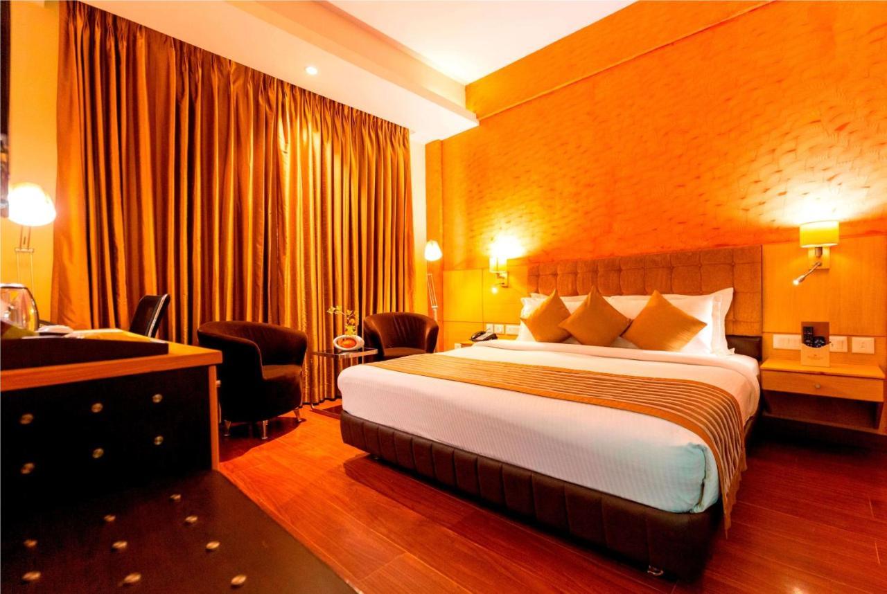 รามาดา บาย วินด์แฮม นีมรานา Hotel ภายนอก รูปภาพ