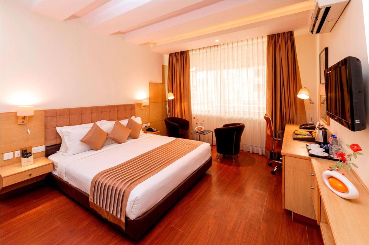 รามาดา บาย วินด์แฮม นีมรานา Hotel ภายนอก รูปภาพ
