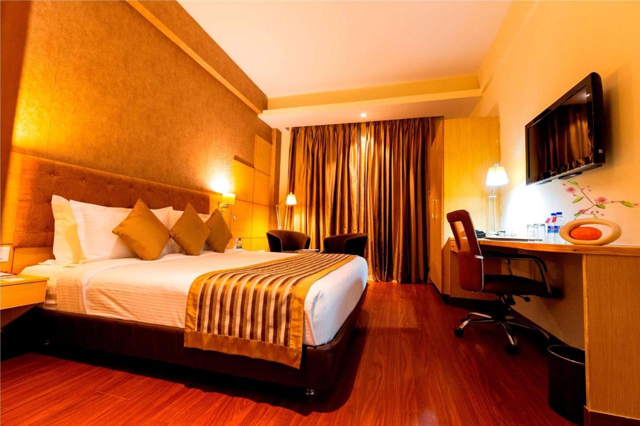 รามาดา บาย วินด์แฮม นีมรานา Hotel ภายนอก รูปภาพ