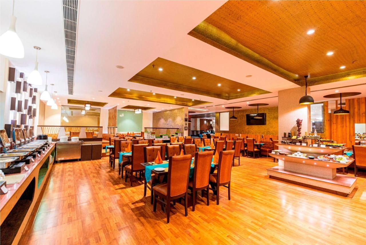 รามาดา บาย วินด์แฮม นีมรานา Hotel ภายนอก รูปภาพ