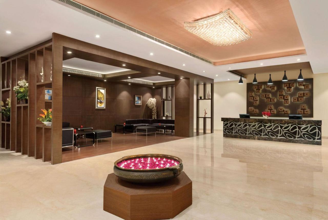 รามาดา บาย วินด์แฮม นีมรานา Hotel ภายนอก รูปภาพ