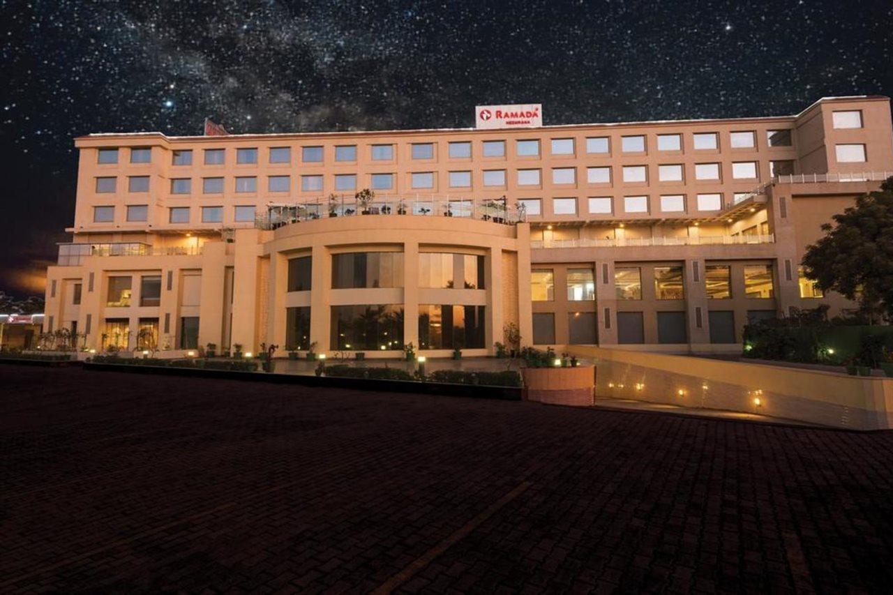 รามาดา บาย วินด์แฮม นีมรานา Hotel ภายนอก รูปภาพ