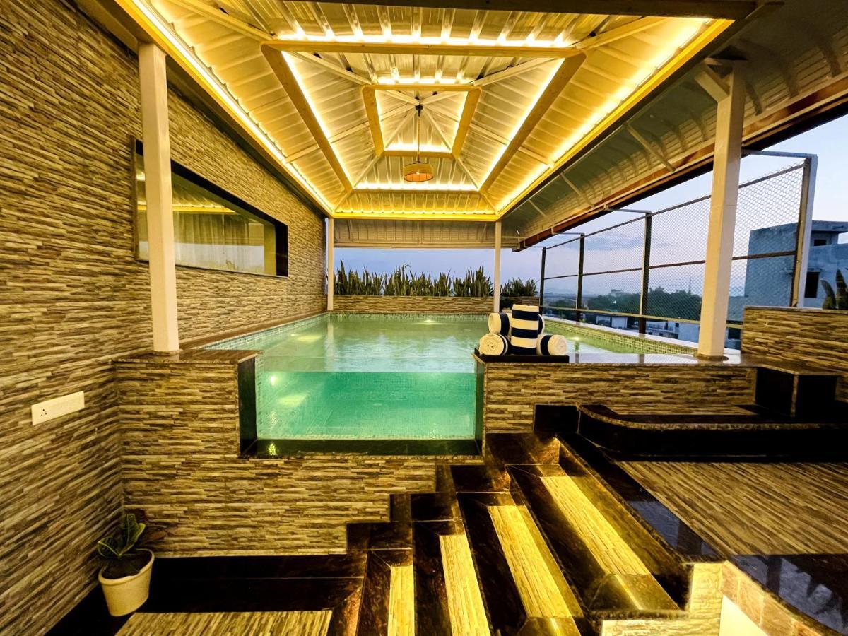 รามาดา บาย วินด์แฮม นีมรานา Hotel ภายนอก รูปภาพ