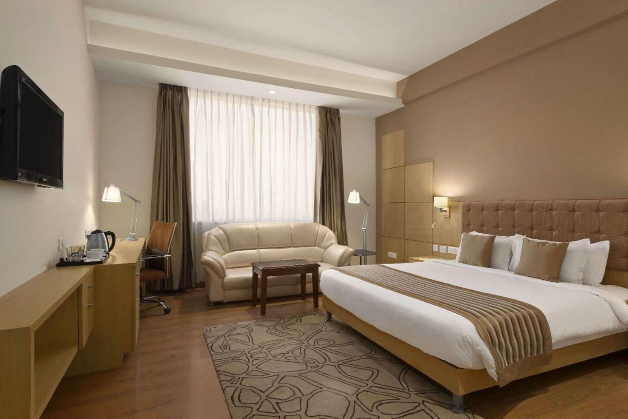 รามาดา บาย วินด์แฮม นีมรานา Hotel ภายนอก รูปภาพ
