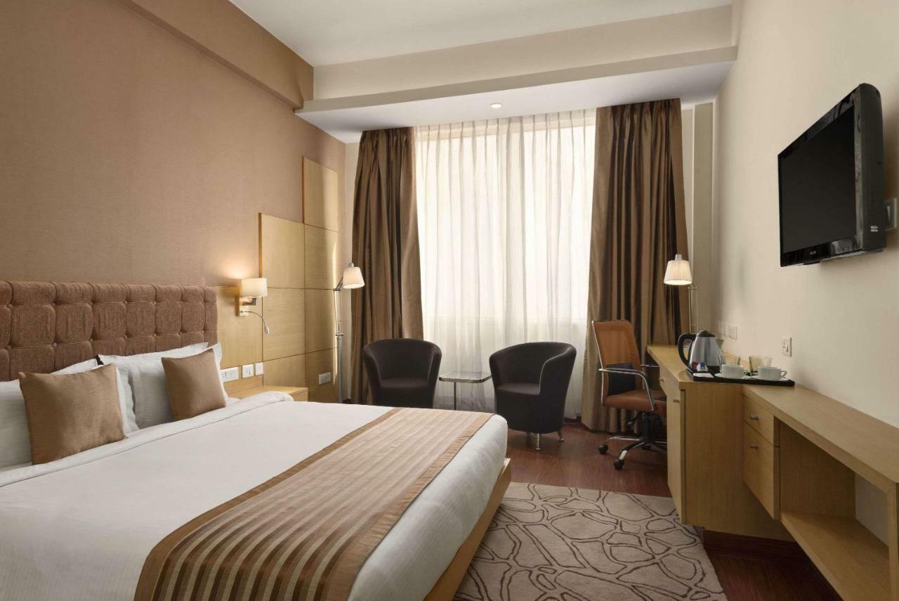 รามาดา บาย วินด์แฮม นีมรานา Hotel ภายนอก รูปภาพ