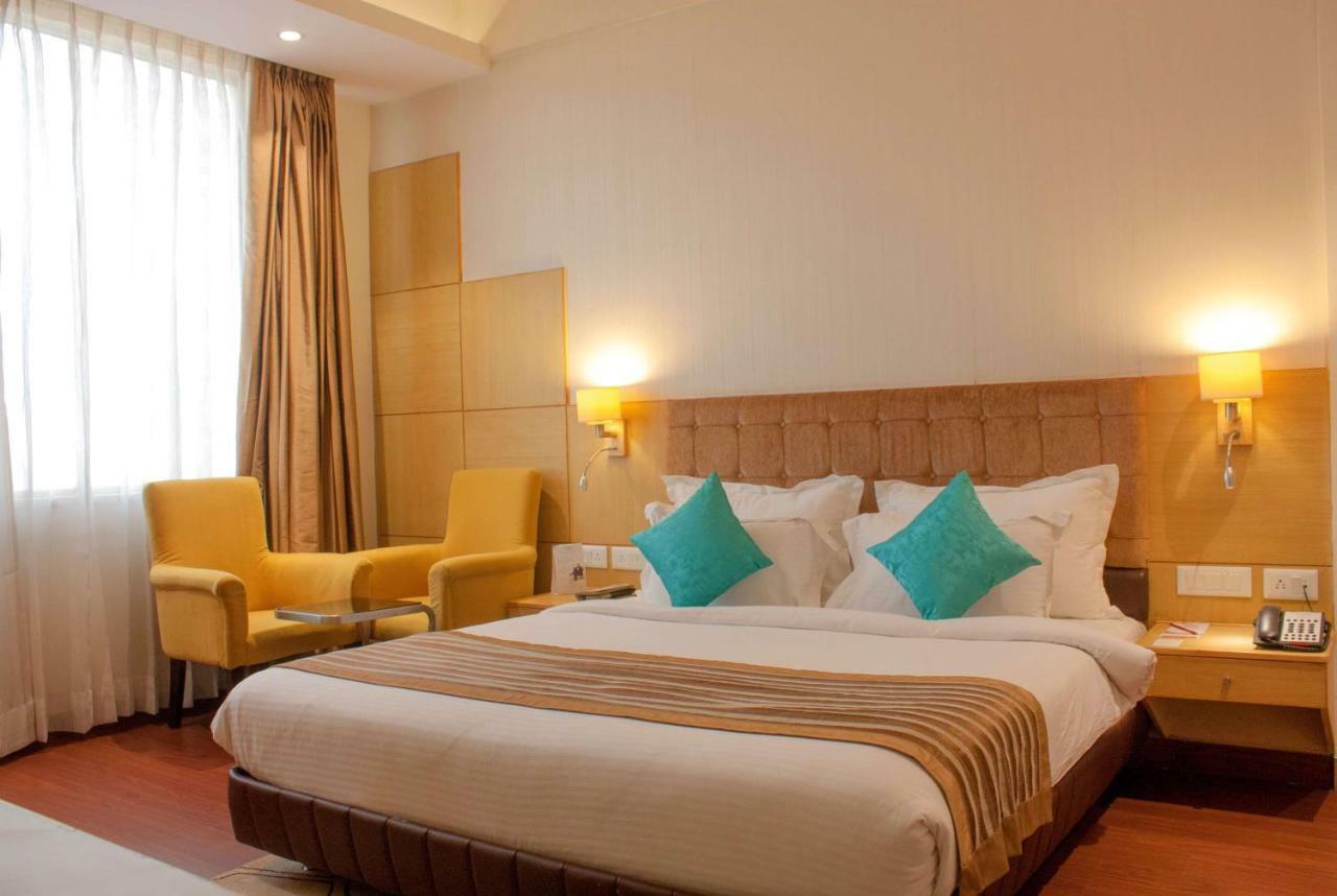 รามาดา บาย วินด์แฮม นีมรานา Hotel ภายนอก รูปภาพ