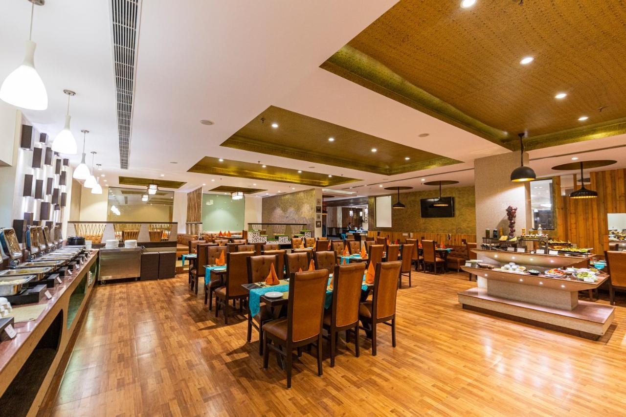 รามาดา บาย วินด์แฮม นีมรานา Hotel ภายนอก รูปภาพ
