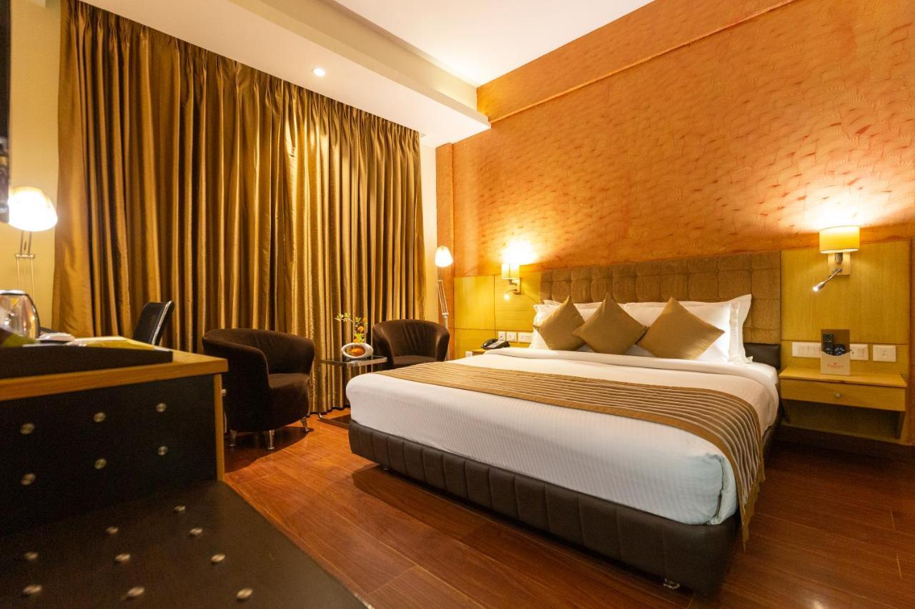 รามาดา บาย วินด์แฮม นีมรานา Hotel ภายนอก รูปภาพ