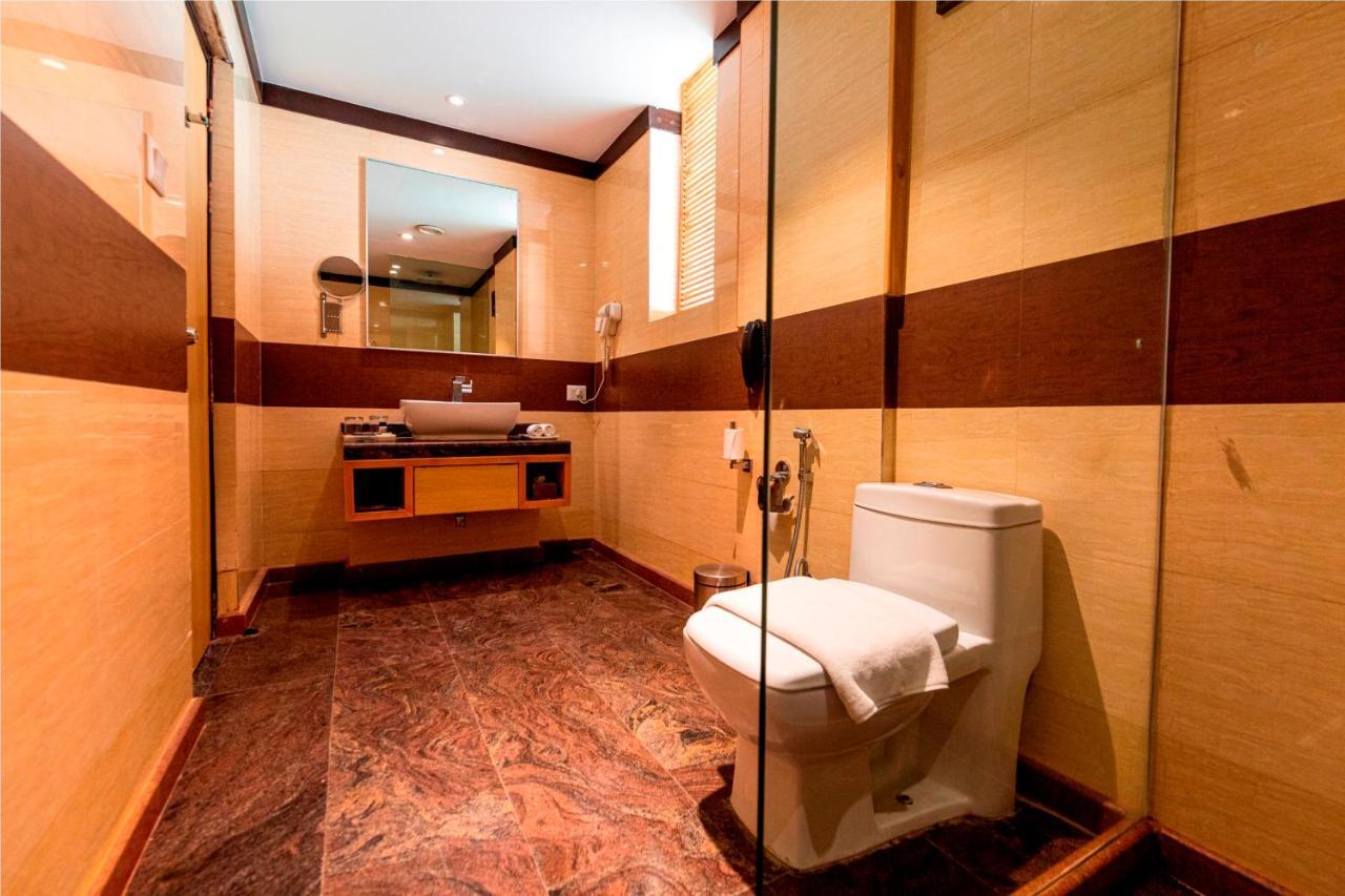 รามาดา บาย วินด์แฮม นีมรานา Hotel ภายนอก รูปภาพ