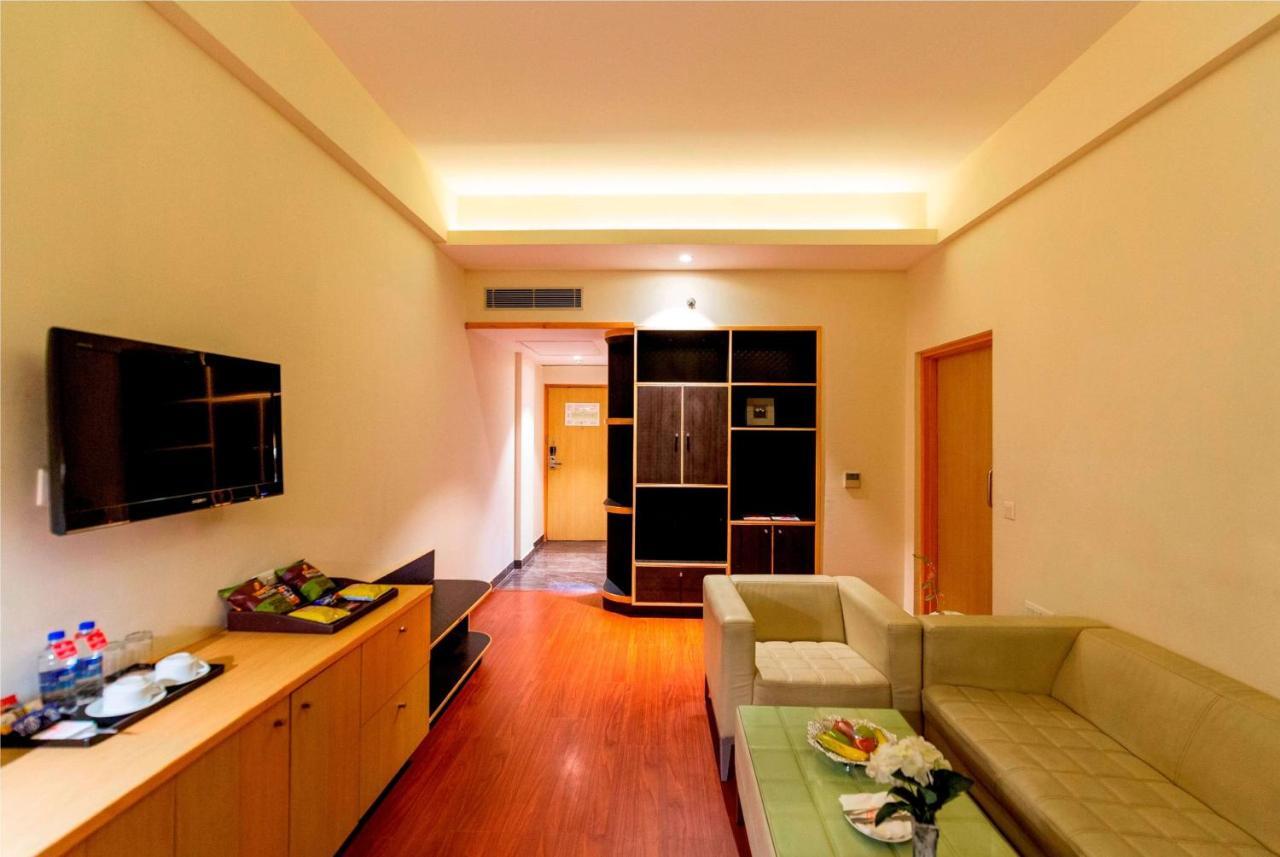 รามาดา บาย วินด์แฮม นีมรานา Hotel ภายนอก รูปภาพ