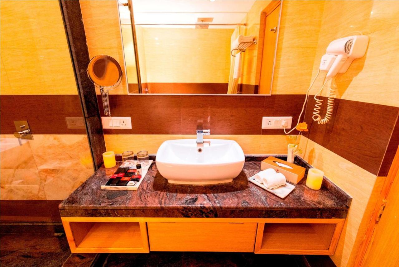 รามาดา บาย วินด์แฮม นีมรานา Hotel ภายนอก รูปภาพ